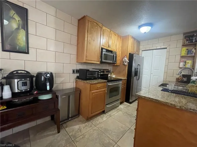 2915  Winkler  AVE, Fort Myers, FL 33916