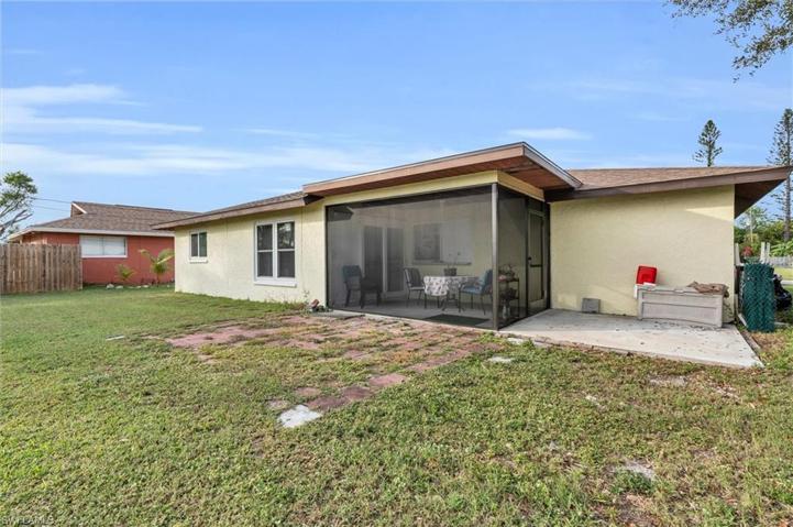 1016 SE 25th TER, CAPE CORAL FL 33904