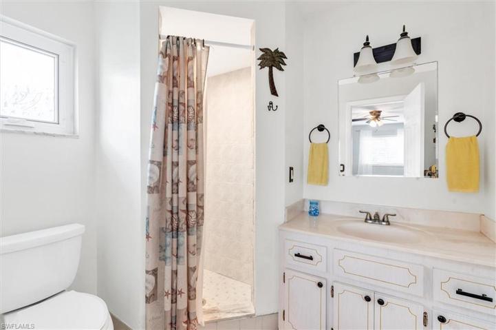 1016 SE 25th TER, CAPE CORAL FL 33904
