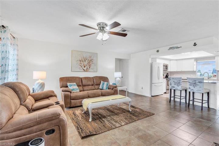 1016 SE 25th TER, CAPE CORAL FL 33904