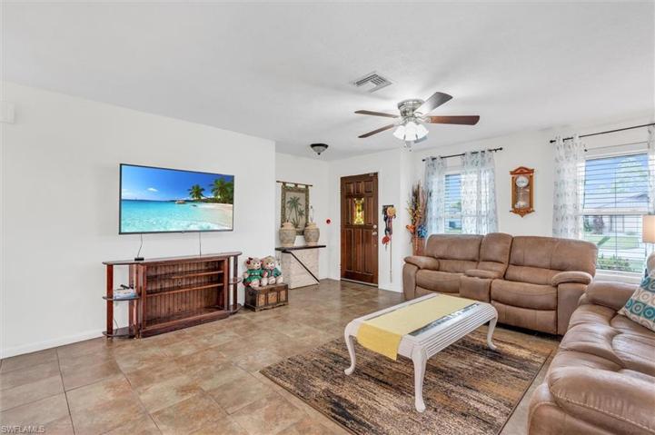 1016 SE 25th TER, CAPE CORAL FL 33904