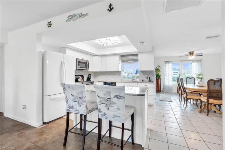 1016 SE 25th TER, CAPE CORAL FL 33904