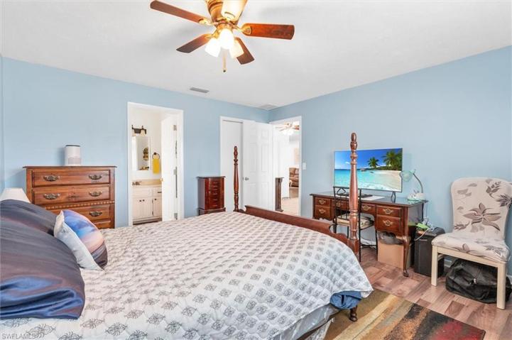 1016 SE 25th TER, CAPE CORAL FL 33904