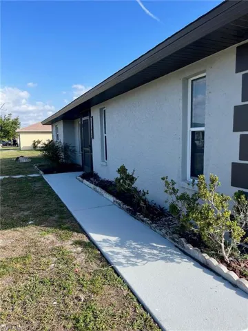 1402 SE 34  ST, Cape Coral, FL 33904