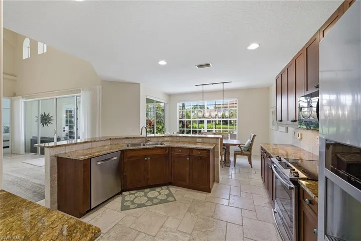 2292  Island Cove  CIR, Naples, FL 34109