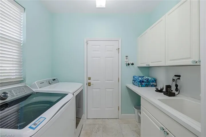 2292  Island Cove  CIR, Naples, FL 34109