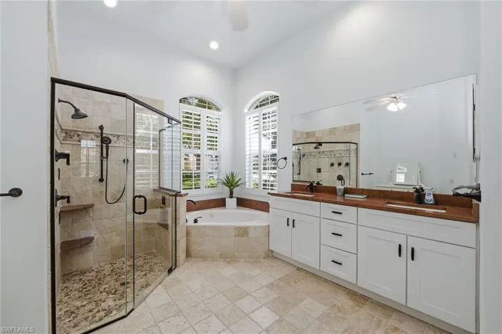 2292  Island Cove  CIR, Naples, FL 34109