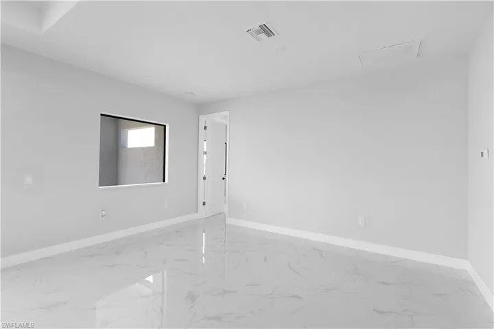 Unfurnished room with light tile patterned flooring
