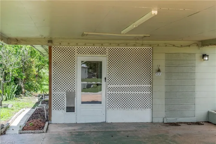 900 Grant Ln, Lehigh Acres Fl 33936