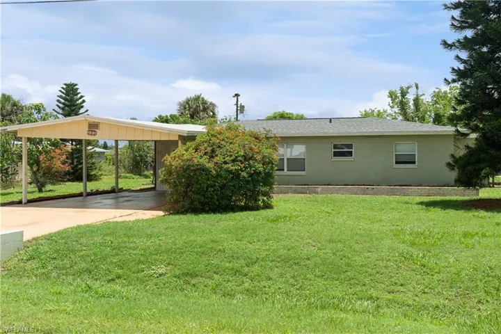 900 Grant Ln, Lehigh Acres Fl 33936