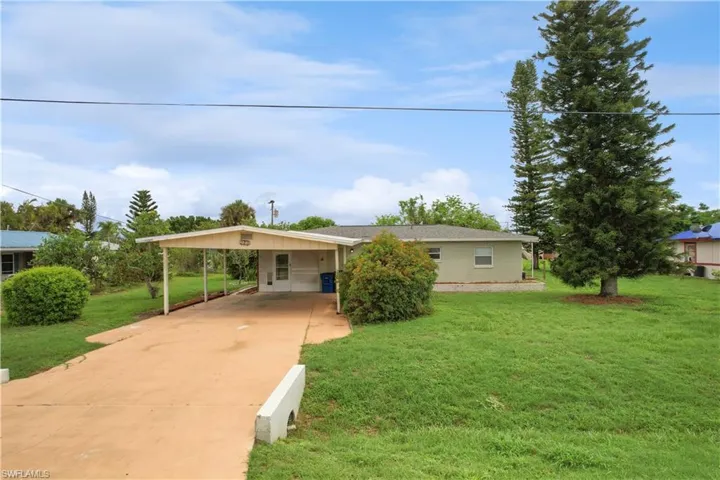 900 Grant Ln, Lehigh Acres Fl 33936