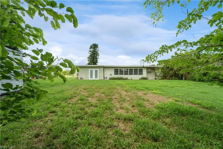 900 Grant Ln, Lehigh Acres Fl 33936