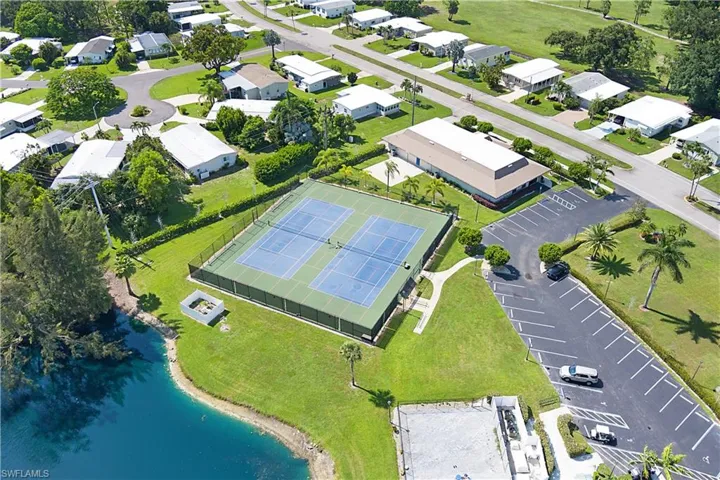 104 Brittany Ct, Naples, Florida 34112