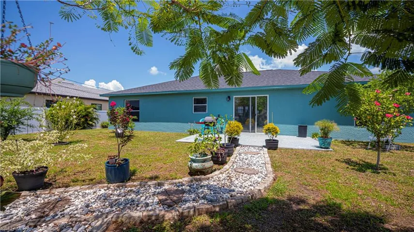 Ranch-style home with a front yard