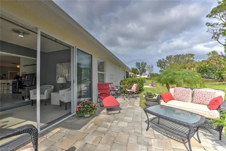 View of patio / terrace featuring outdoor lounge area