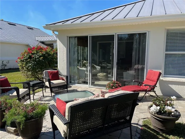View of patio / terrace with an outdoor living space