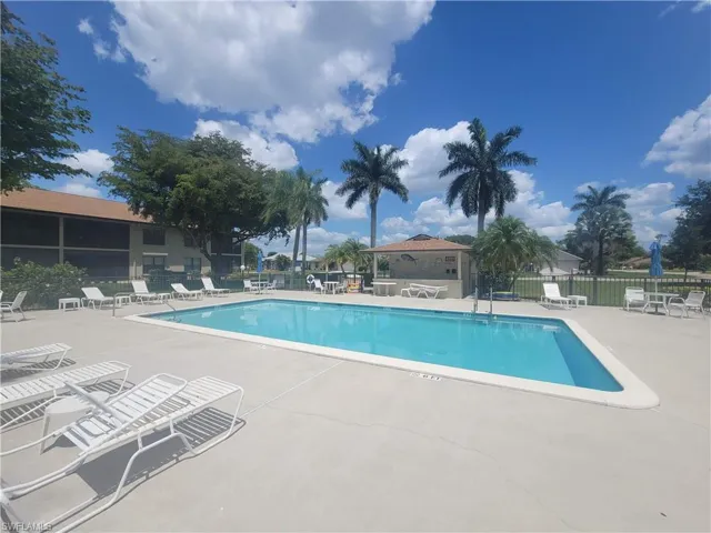 4410 Chantelle Dr H-205, Naples, Florida 34112