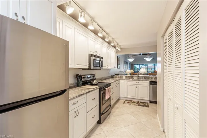 4410 Chantelle Dr H-205, Naples, Florida 34112