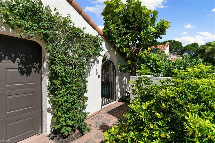 805 Sand Pointe Dr 4, Naples, Florida 34108