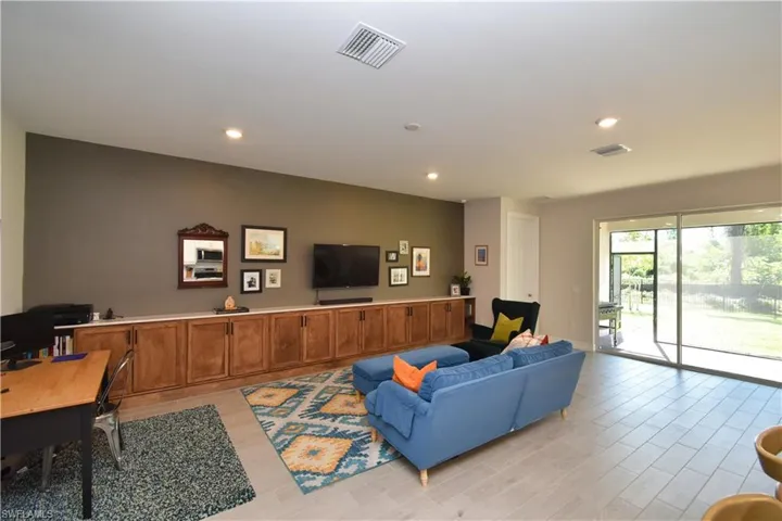 304  Spring Hill Lake  LOOP, Cape Coral, FL 33993