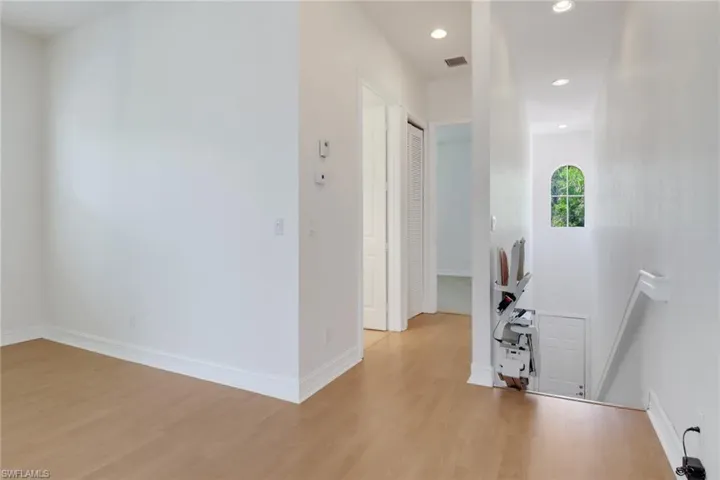 Entry Staircase to Garage