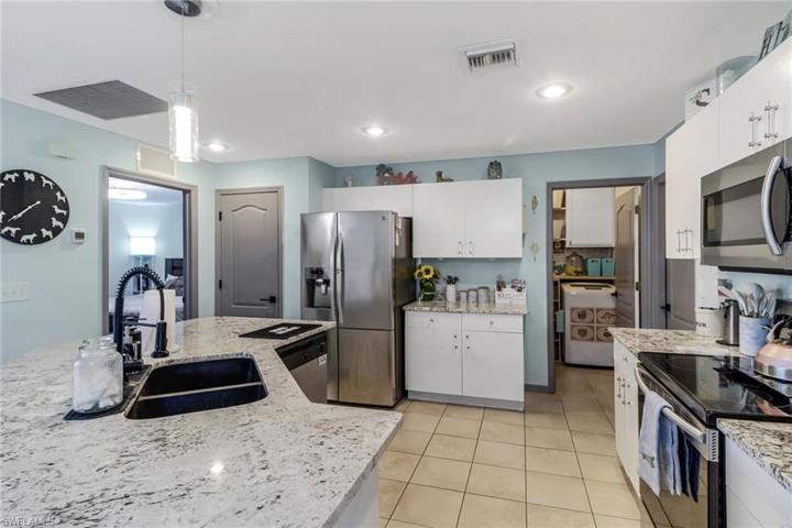 2517 SW 11th PL, CAPE CORAL FL 33914