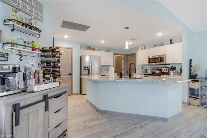 2517 SW 11th PL, CAPE CORAL FL 33914
