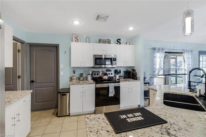 2517 SW 11th PL, CAPE CORAL FL 33914