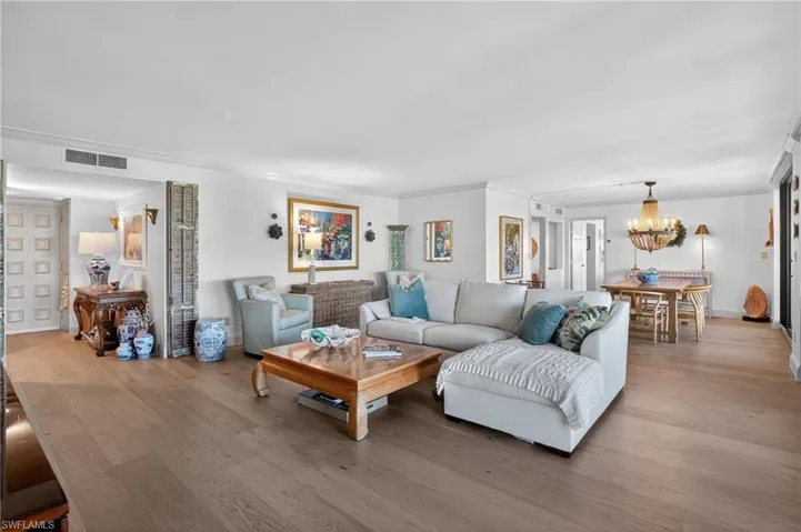 Bright and Spacious Great room off entry foyer