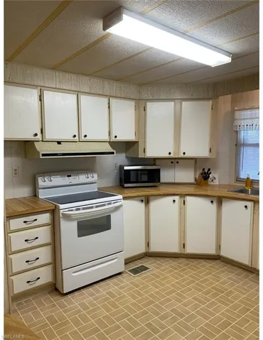3500  Celestial  WAY, North Fort Myers, FL 33903