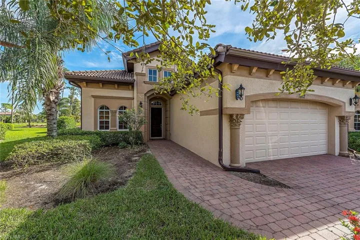 7812 Valencia Ct, Naples, Florida 34113