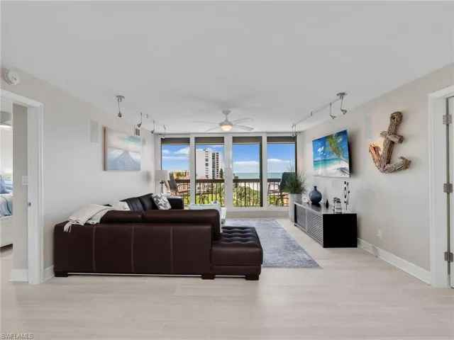 4001  Gulf Shore N BLVD, Naples, FL 34103