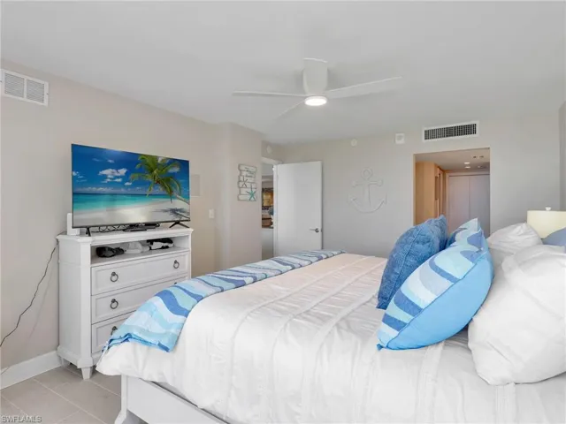 4001  Gulf Shore N BLVD, Naples, FL 34103