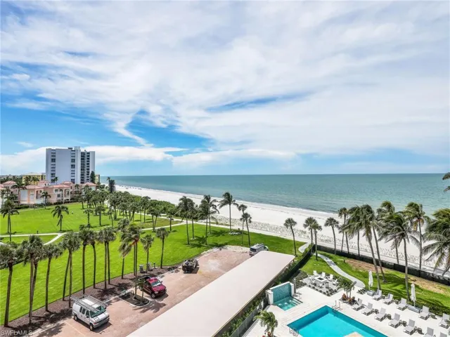 4001  Gulf Shore N BLVD, Naples, FL 34103