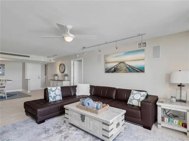 4001  Gulf Shore N BLVD, Naples, FL 34103