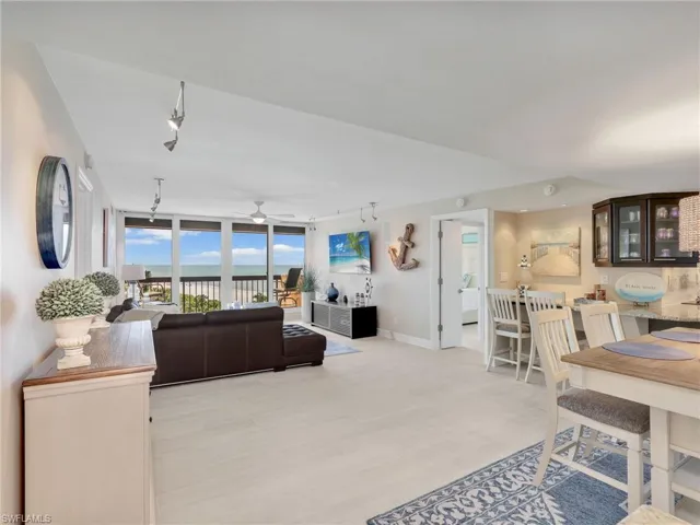 4001  Gulf Shore N BLVD, Naples, FL 34103