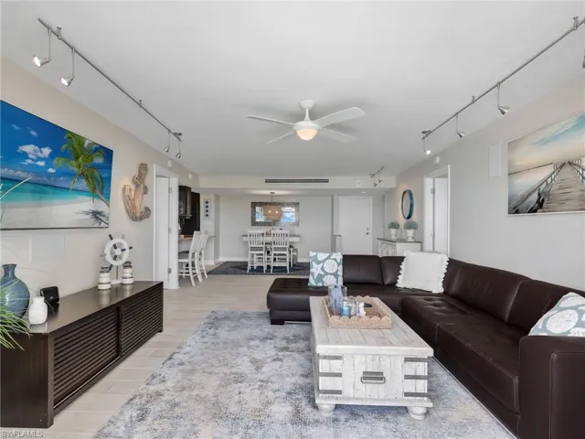 4001  Gulf Shore N BLVD, Naples, FL 34103