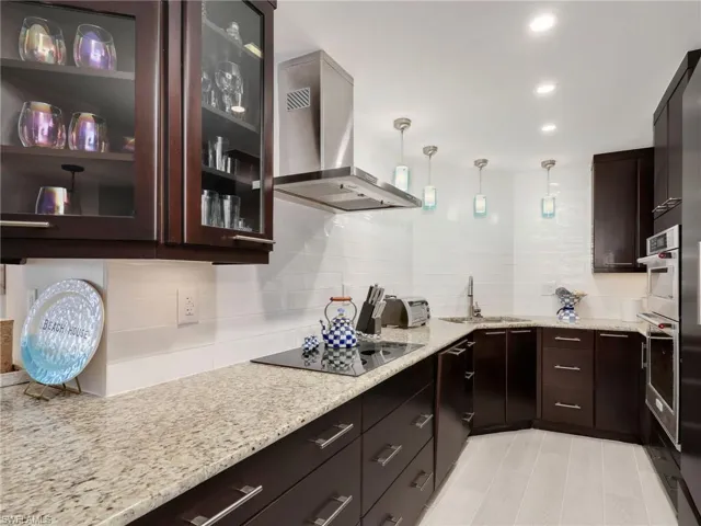 4001  Gulf Shore N BLVD, Naples, FL 34103