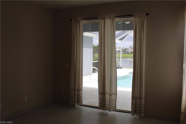 Private entrance to Lanai and Pool!