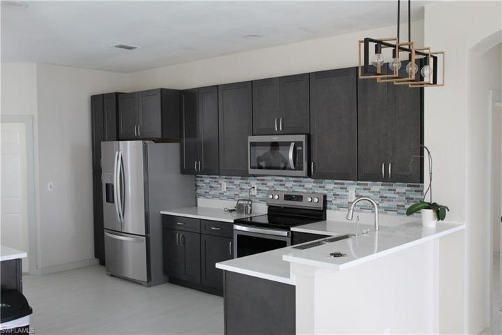 New Cabinets, New Quartz Countertops!