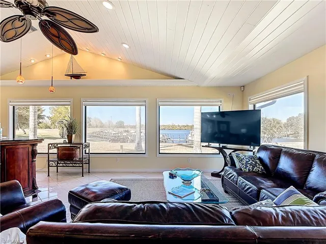 1090 River Run, LaBelle, FL 33935