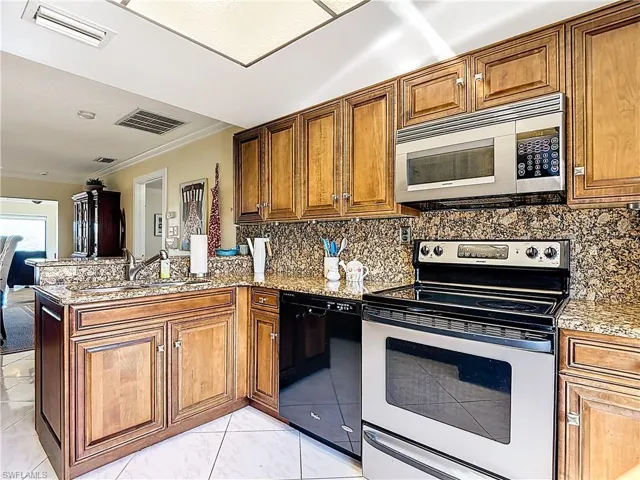 1090 River Run, LaBelle, FL 33935