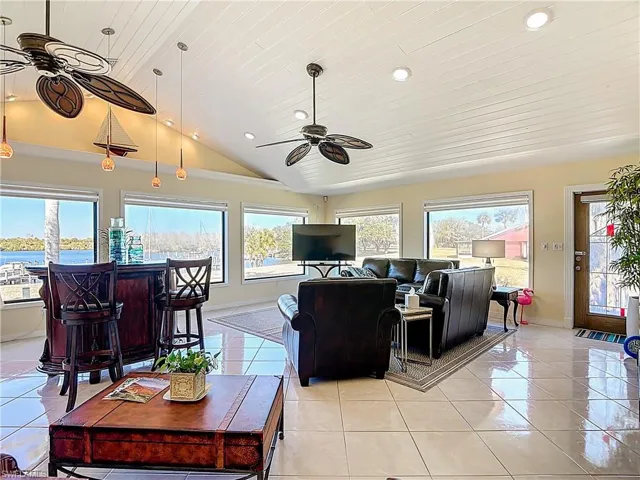 1090 River Run, LaBelle, FL 33935