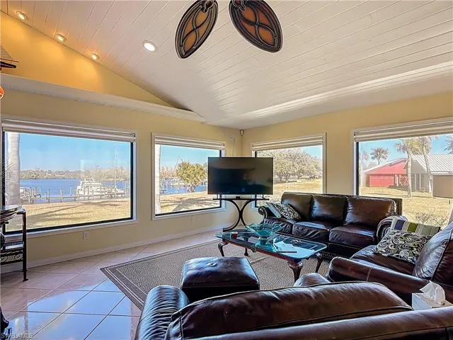 1090 River Run, LaBelle, FL 33935