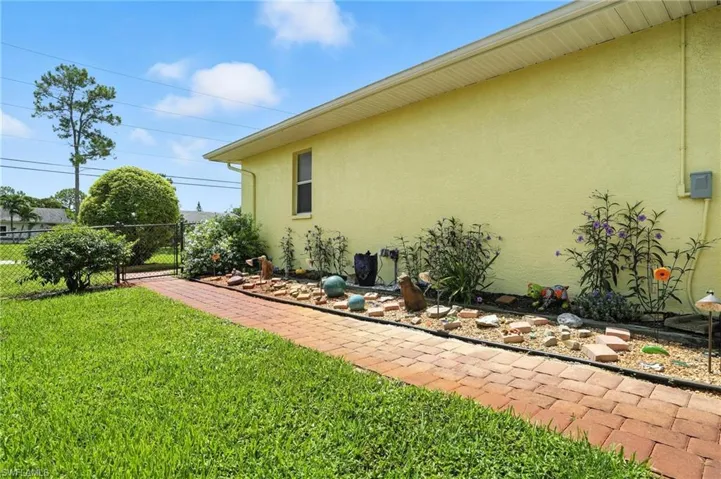 18240  Phlox  DR, Fort Myers, FL 33967
