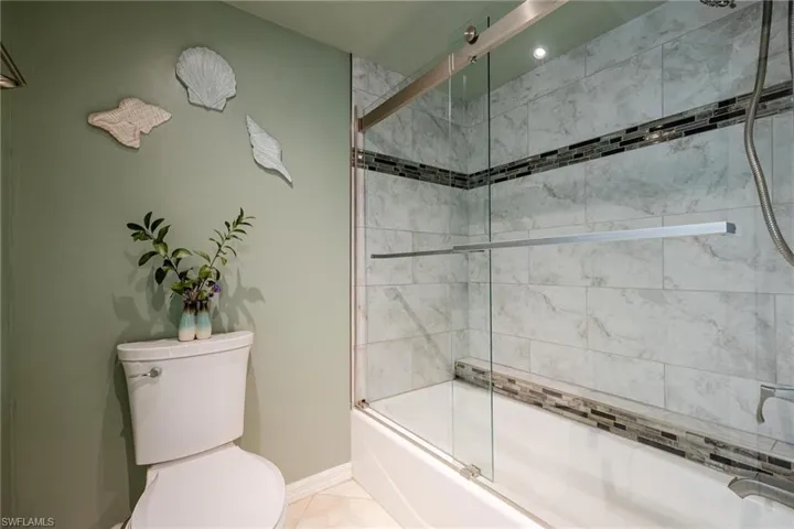 Guest/pool bath