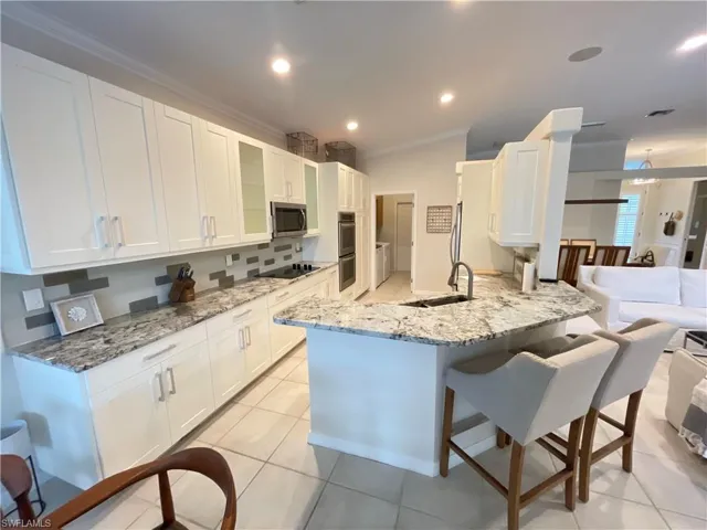 CUSTOM KITCHEN