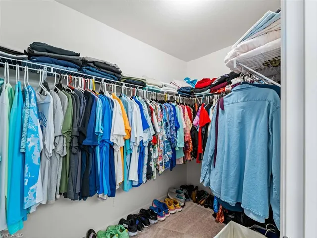 master closet/walk in View of spacious closet