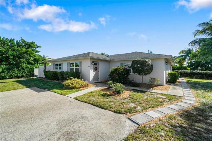 662  109th N AVE, NAPLES, FL 34108