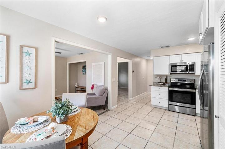 662  109th N AVE, NAPLES, FL 34108